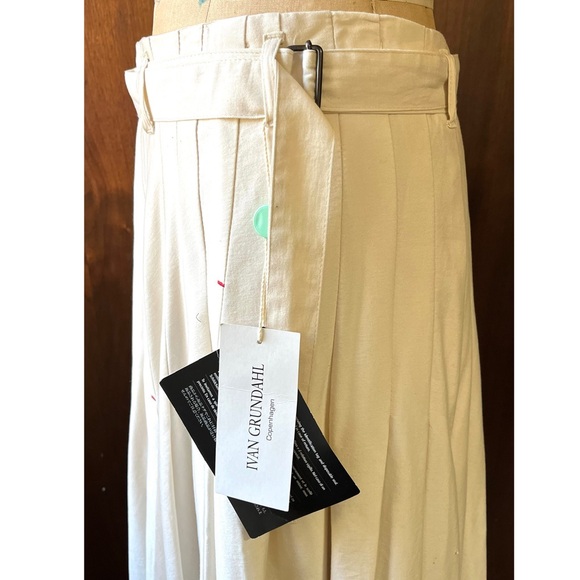 Ivan Grundahl Cream Pleated Maxi Asymmetrical Skirt with Detachable Pocket - Picture 8 of 14
